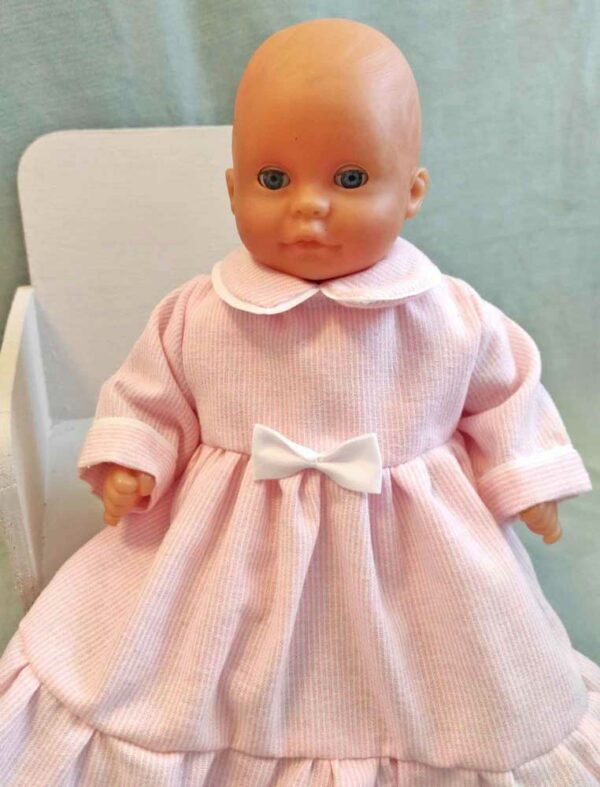 poupon 30 cm avec chemise de nuit