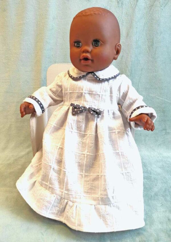 Chemise de nuit pour poupon 36
