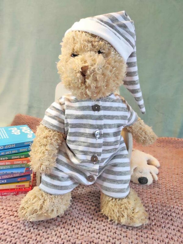 peluche en pyjama lutin