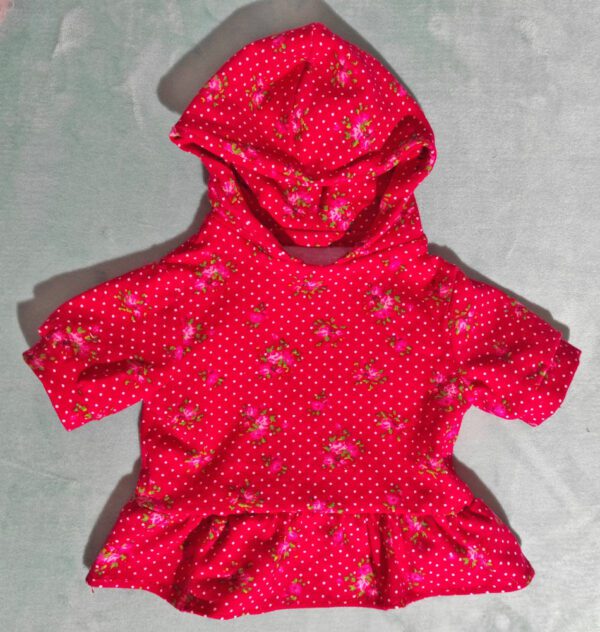 robe à capuche pour poupée