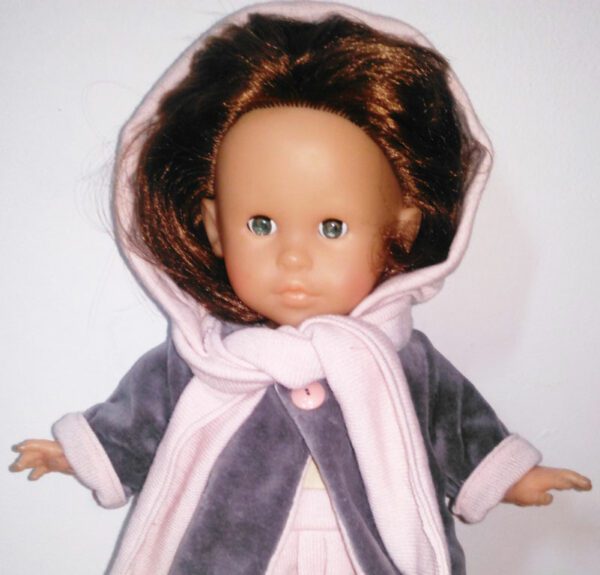 Poupée Corolle manteau et jupe plissée