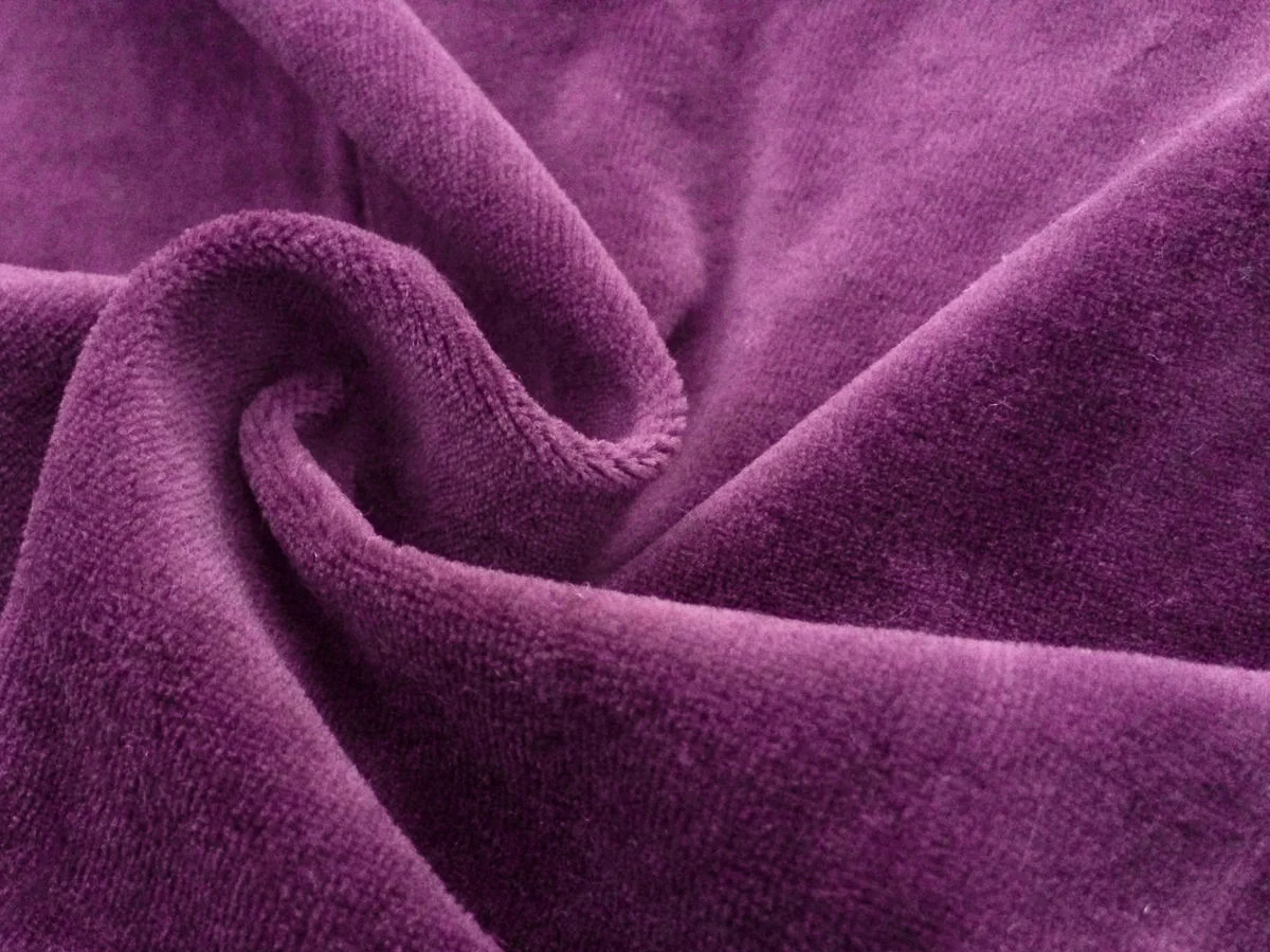 Coudre un habit de poupée en velours d'éponge