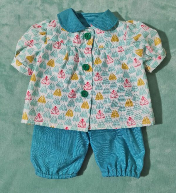 Ensemble layette blouse et bloomer poupon