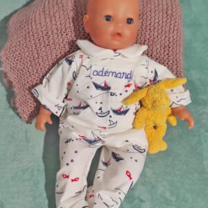 Pyjama de bébé pour poupon