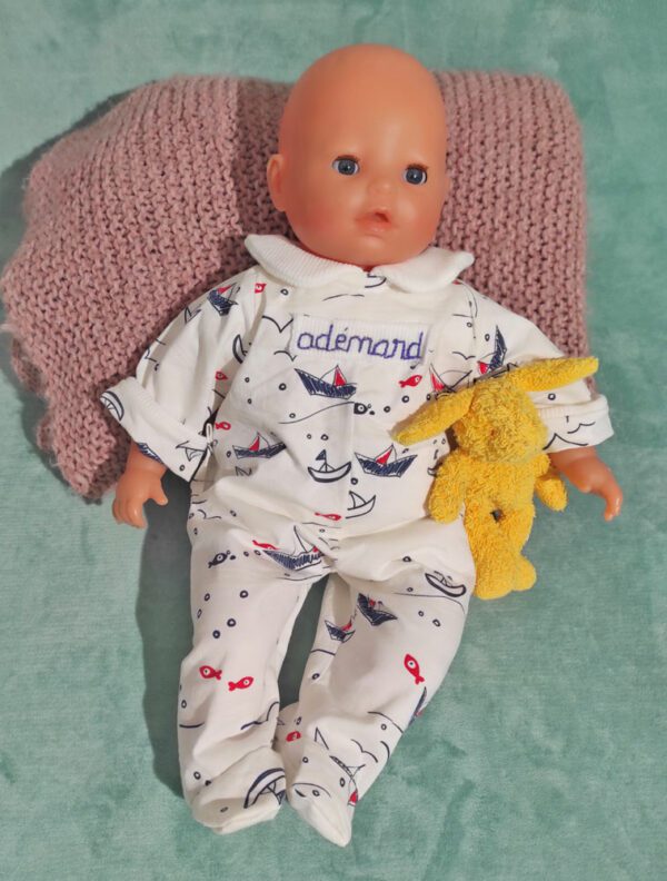 Pyjama de bébé pour poupon