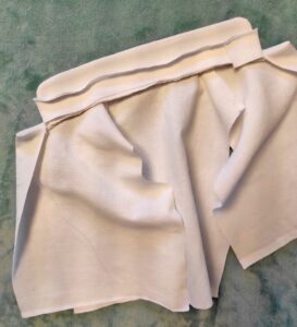 biais d'encolure pour vêtement de poupée