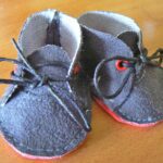 mini oeillets sur chaussures de poupée