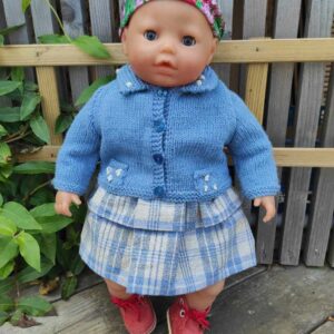 Modèle de jupe et gilet pour le poupon de 42 cm