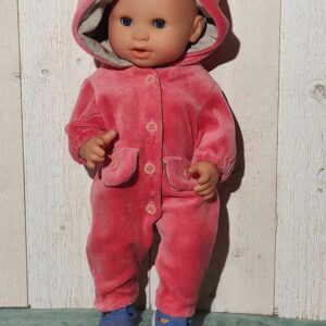 Combinaison à capuche sur poupon Emma