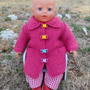 Modèle de tricot manteau pour le poupon de 42 cm